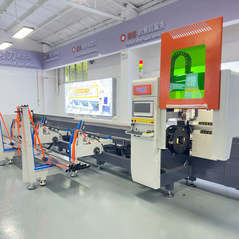 Precision-Automatic-Laser-Tube-Cutting-Machine4.jpg